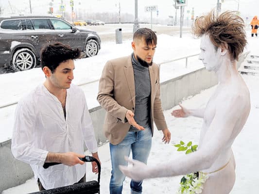 В Москве казаки выгнали голого парня на мороз
