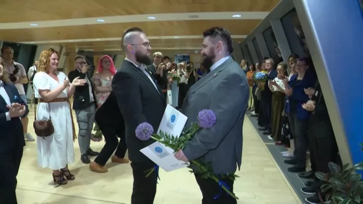 В Латвии зарегистрировали первый гражданский союз между гей парой