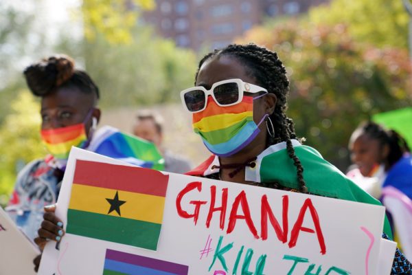 Суд Ганы откладывает решение по анти-ЛГБТК+ закону страны