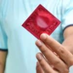 Он отказывается надевать презерватив