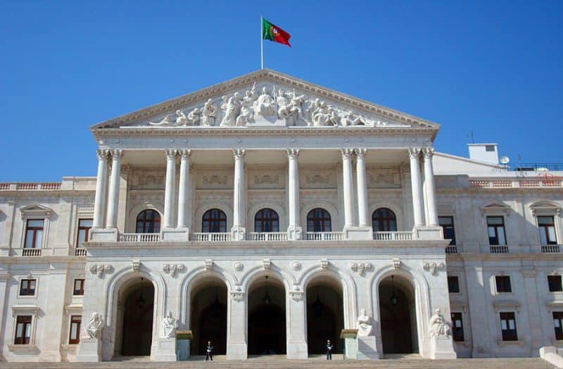 Как самостоятельно зарегистрировать однополый брак в Португалии?