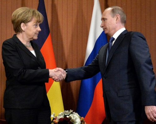 Меркель попросила Путина вмешаться в ситуацию с преследованием геев в Чечне
