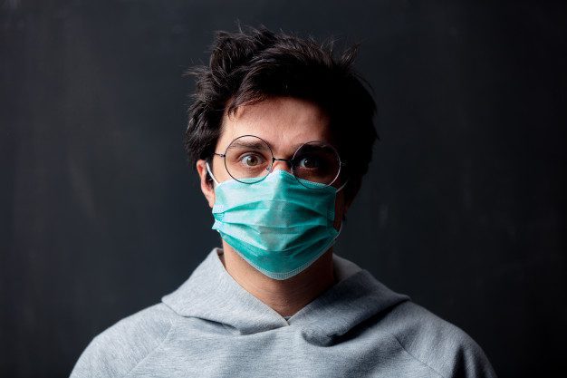 Американские мужчины боятся выглядеть "не круто" в медицинских масках