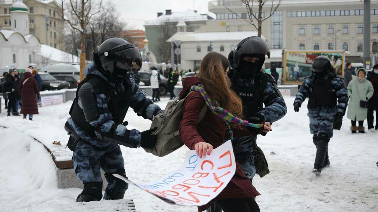 Транс-активистки оказались среди задержанных на протестах в Москве - Парни ПЛЮС