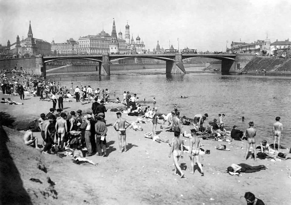 Нудистский пляж на Москва-реке, 1929 год