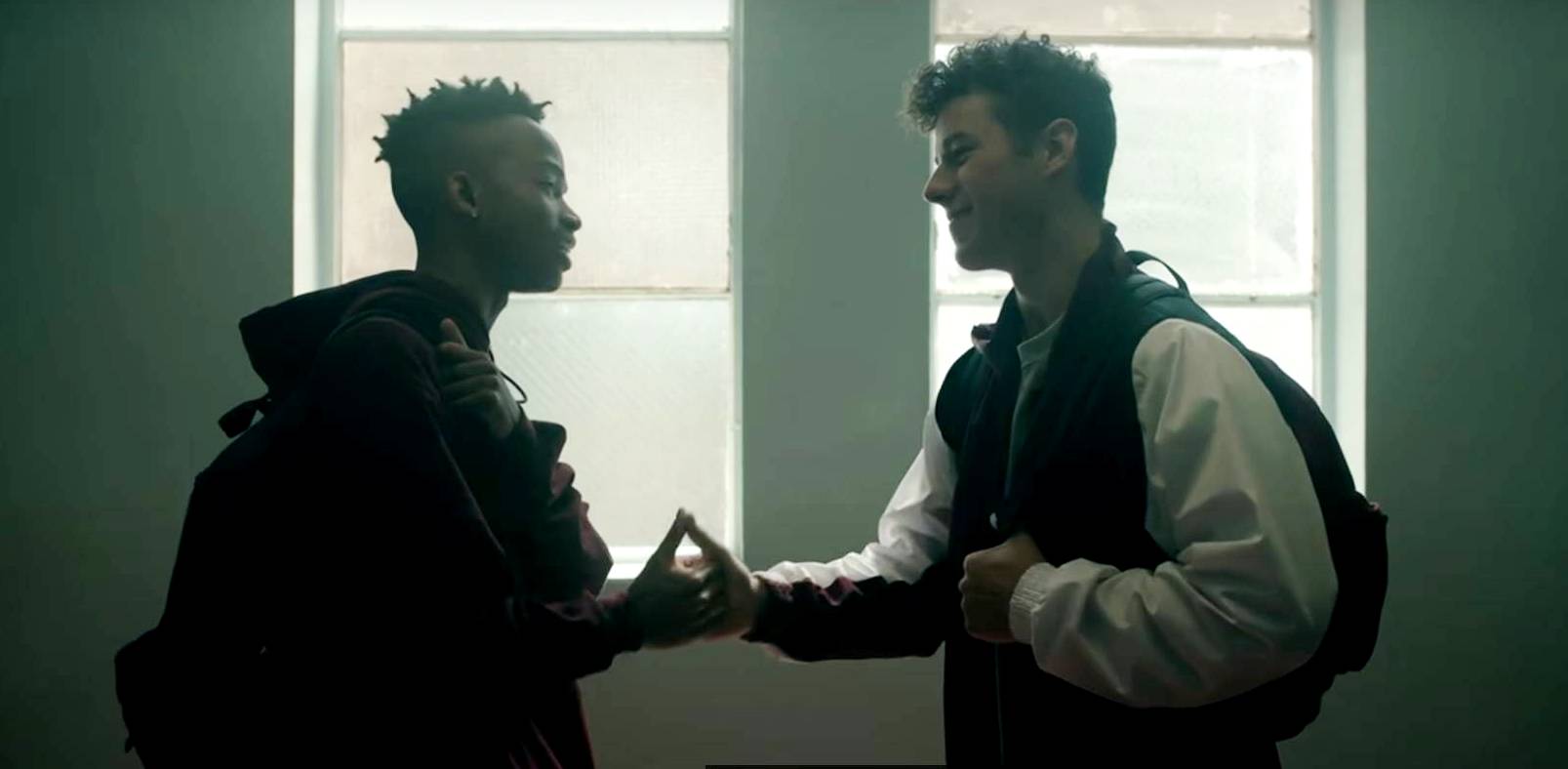 Музыкальный клип о подростке-гее спас сотни жизней в США [Видео]
