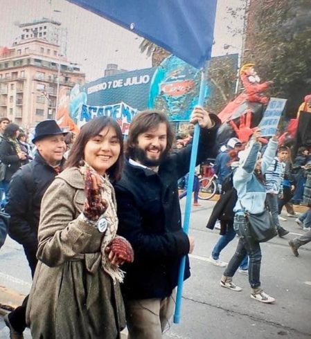 Несколько новых министров чилийского правительства и новый президент страны Габриэль Борич на протестных демонстрациях середины 2010-х