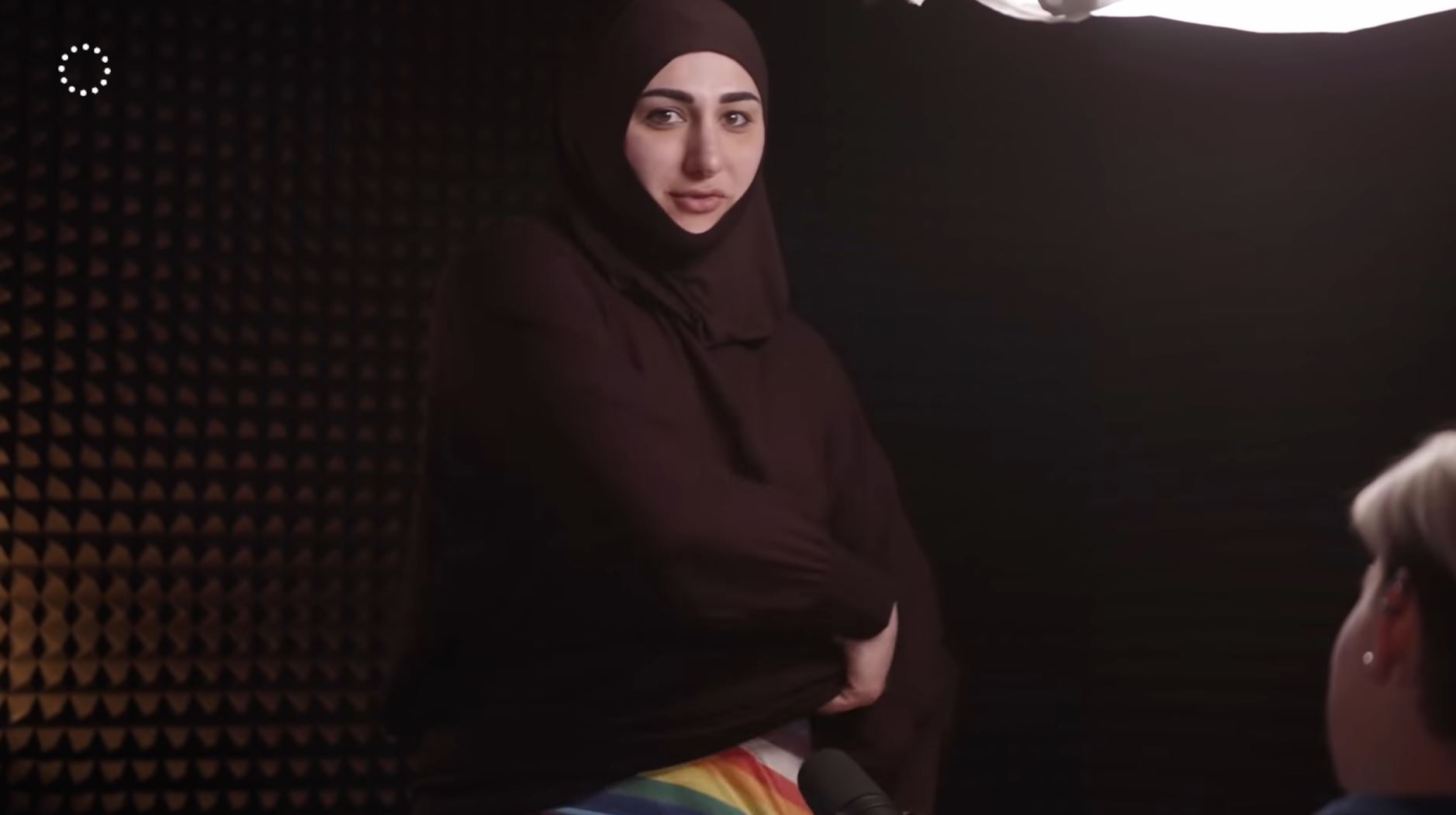 Видео] «Для меня смертельно опасно то, что я делаю»: каминг-аут  трансгендерной женщины из Дагестана - Парни ПЛЮС
