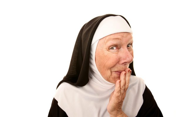 Гомофобная монахиня напала на моделей