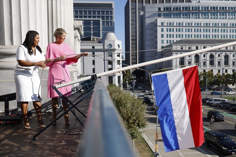 Королева Нидерландов посетила гей-бар в Сан-Франциско