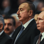 Реакция Путина на поцелуй двух политиков