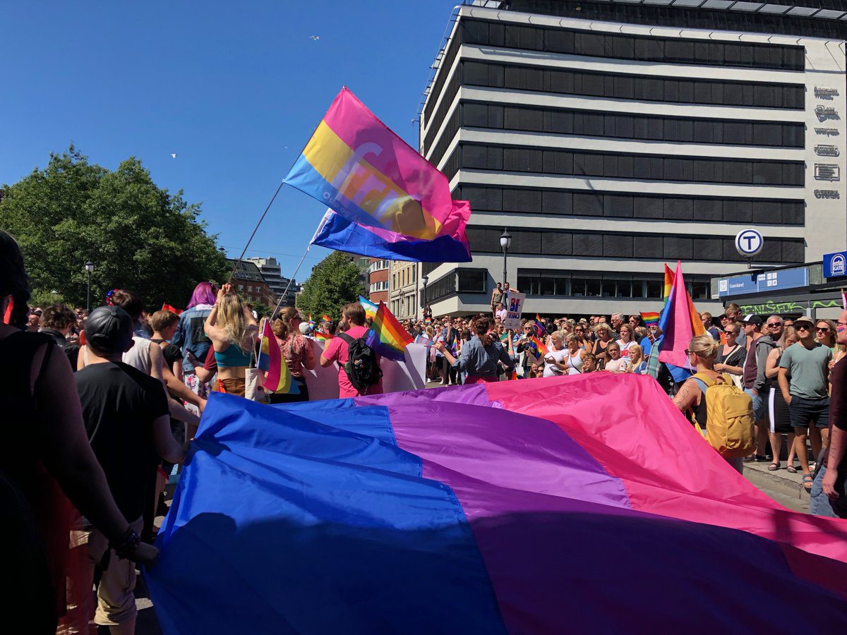 6 фактов о бисексуальном флаге - Парни ПЛЮС