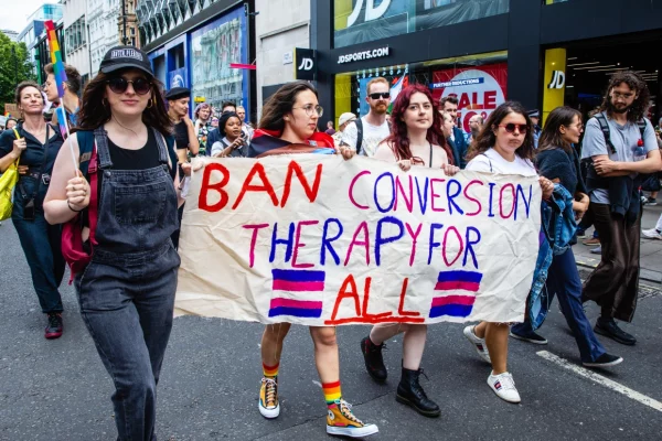 Великобритания запретит конверсионную терапию