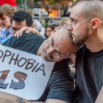 Как справиться с гомофобией на улице?