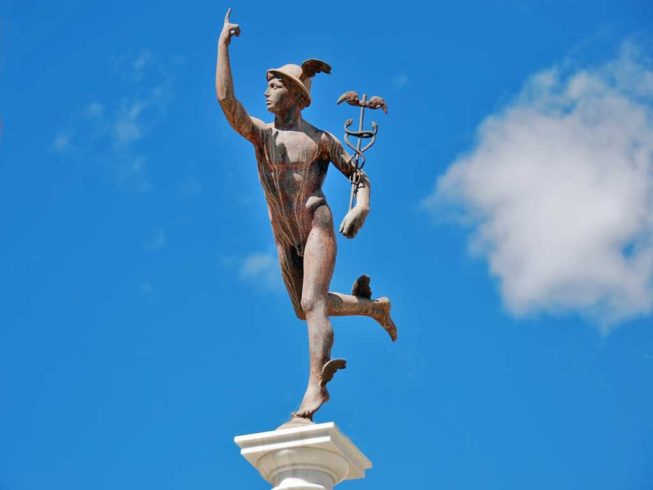 Древнегреческие боги, которые были связаны с ЛГБТК+ сообществом