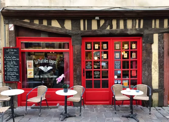 Во Франции закрыли квир бар из-за вандализма и угроз