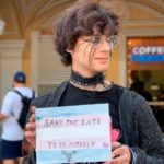 [Видео] Одиночный пикет против трансфобного закона