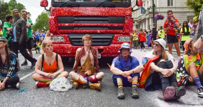 Участники Just Stop Oil прервали движение прайда в Лондоне