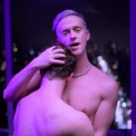 [Видео] Квир-музыкант помогает бороться со стигмой ВИЧ