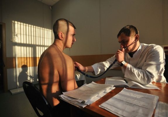 Люди с определенными медицинскими диагнозами не смогут вступить в армию РФ