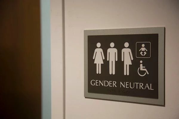 Великобритания вводит запрет на гендерно-нейтральные туалеты
