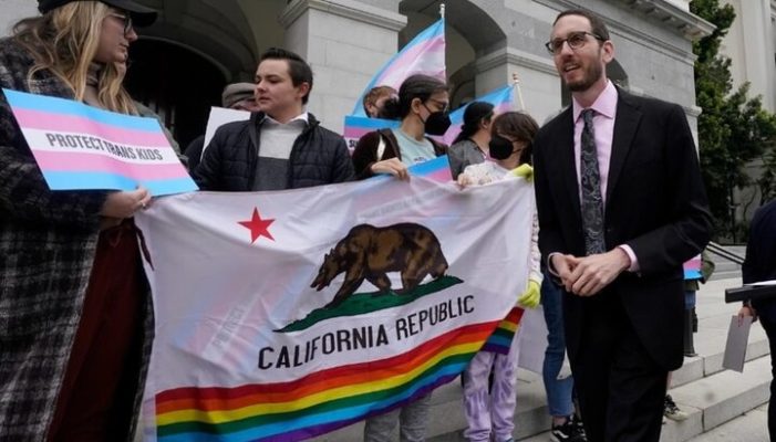 В Калифорнии Месяц истории трансгендерных людей