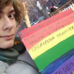 Квир активистку задержали в Новосибирске во время пикета