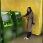Астраханец шантажом украл деньги у трансдевушки