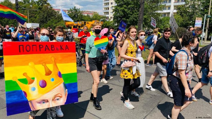 В Берлине прошла акция в поддержку ЛГБТ-сообщества России