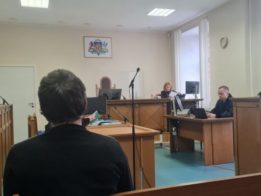 В Латвии суд впервые рассматривает дело о гомофобном нападении