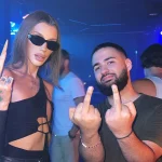 Милана Петрова показывает фак