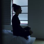Когда и с чем ЛГБТК+ людям в эмиграции идти к психологу?