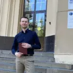 &laquo;Учитель-гей? Это недопустимо, мы школа!&raquo; История аутинга школьного квир-учителя из России