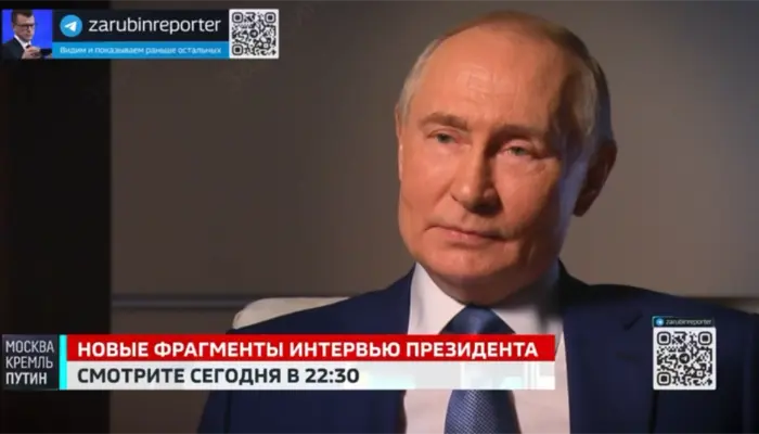 Кадр из видео, на котором Путин даёт Зарубину интервью