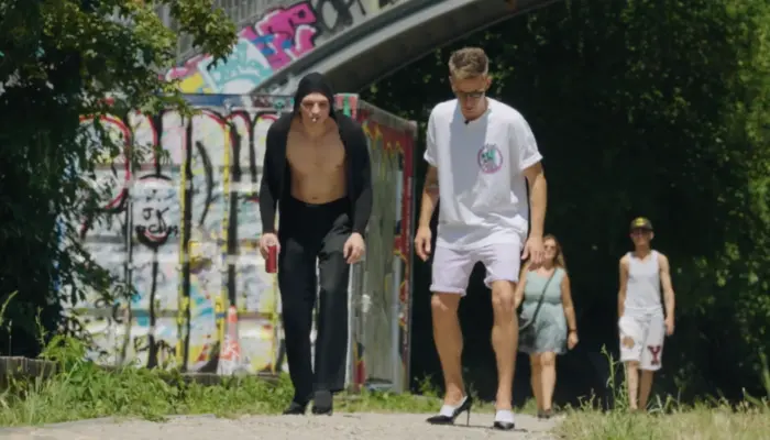 Репер VACÍO и ютубер Юрий Дудь готовятся к забегу на каблуках