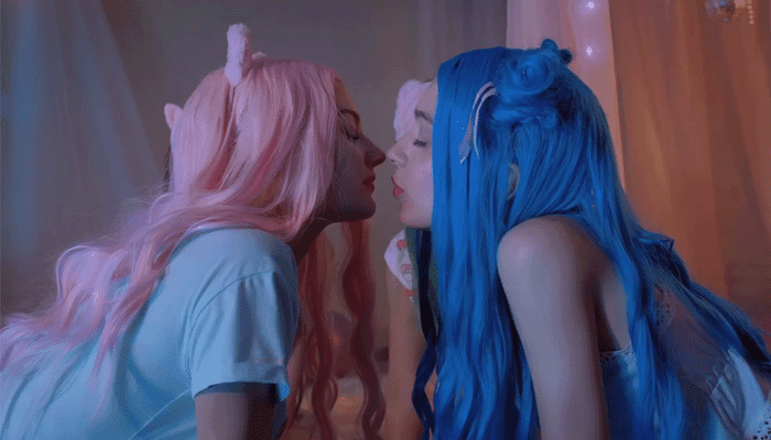 Мейби Бейби ЛГБТ