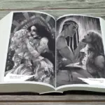 Разворот книги "Империя проклятых" с изображением однополых пар