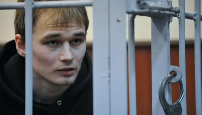 политзаключённый Азат Мифтахов во время суда