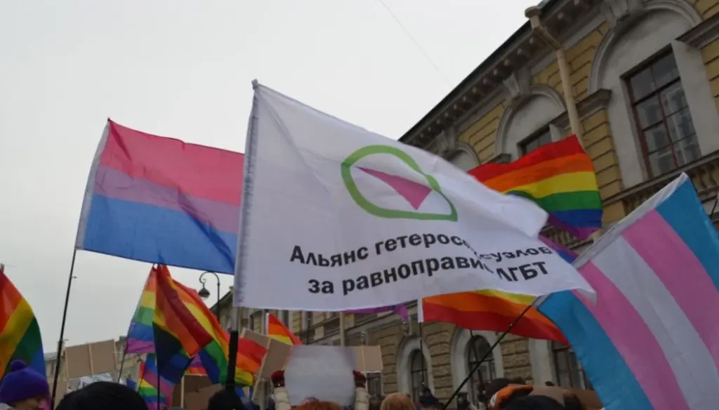 Флаг Альянса гетеросексуалов и ЛГБТ за равноправие, Санкт-Петербург