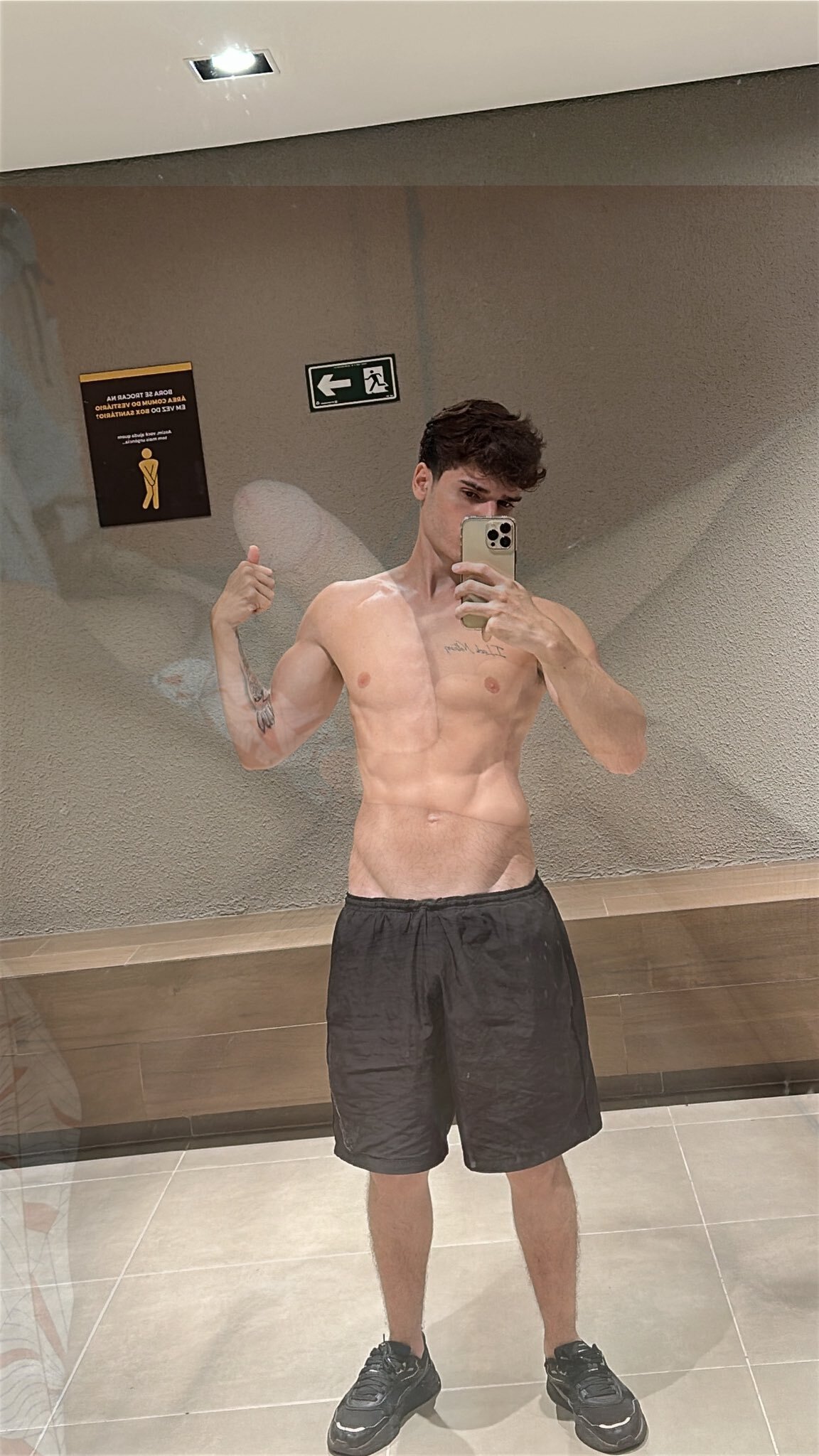 гей тренд нюдсы