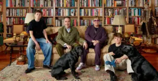 Элтон Джон, Дэвид Фёрниш, их сыновья и собаки