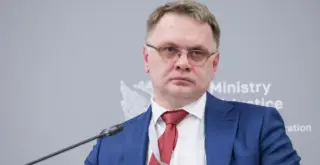 Замминистра юстиции Макси Бесхмельницын предложил ввести миллионную пошлину за смену гендерного маркера в паспорте (она запрещена)