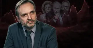 Игорь Кочетков на фоне растущего графика и грозных Путина, Милонова и Мизулиной