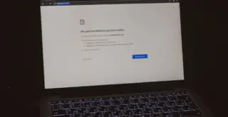 Экран ноутбука с сообщением, что нет доступа к сайту